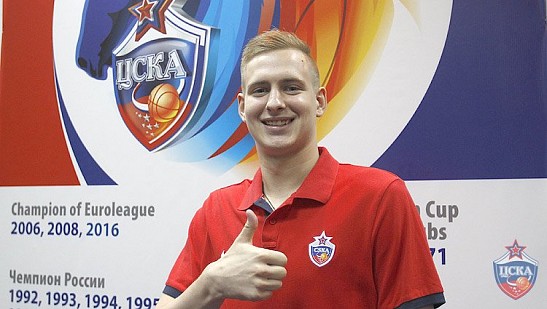 Александр Гаврилов подписал контракт с основной командой