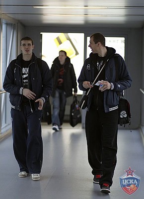Сергей Быков и Рамунас Шишкаускас (фото М. Сербин, cskabasket.com)