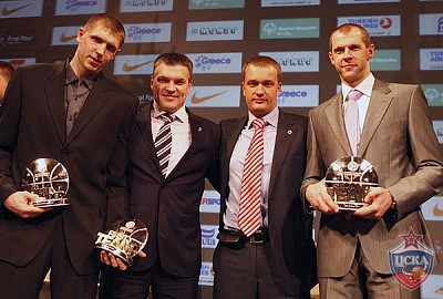 Виктор Хряпа, Евгений Пашутин, Андрей Ватутин и Рамунас Шишкаускас (фото М. Сербин, cskabasket.com)
