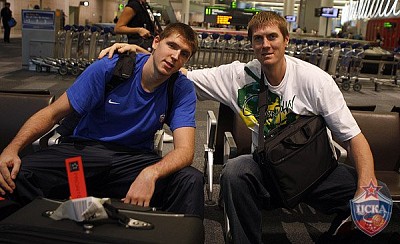 Виктор Хряпа и Алексей Саврасенко (фото М. Сербин, cskabasket.com)
