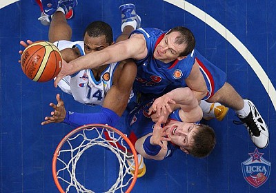Рамунас Шишкаускас и Андрей Воронцевич (фото cskabasket.com)
