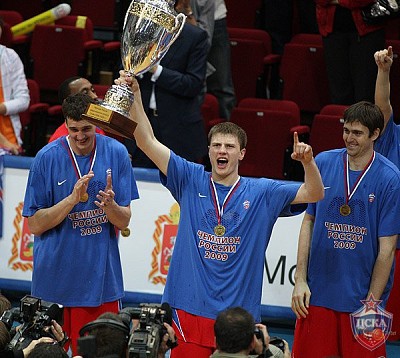 Alexander Kaun, Andrey Vorontsevich and Erazem Lorbek (photo Y. Kuzmin, cskabasket.com)