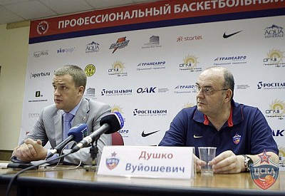 Андрей Ватутин и Душко Вуйошевич (фото М. Сербин, cskabasket.com)