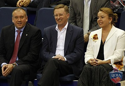 Юрий Юрков, Сергей Иванов и Наталия Фураева (фото М. Сербин, cskabasket.com)