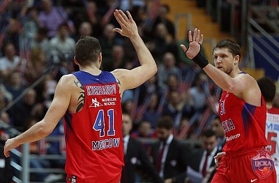 Никита Курбанов и Виктор Хряпа (фото: М. Сербин, cskabasket.com)