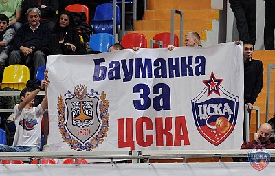 Болельщики ЦСКА (фото Ю. Кузьмин, cskabasket.com)