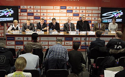 Пресс конференция  (фото Т. Макеева)