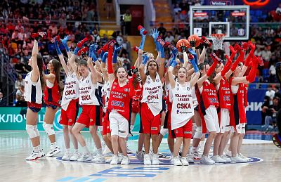 Группа поддержки ЦСКА (фото: М. Сербин, cskabasket.com)