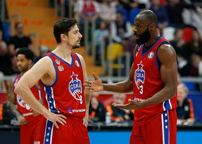 Антон Астапкович и Тони Джекири (фото: М. Сербин, cskabasket.com)