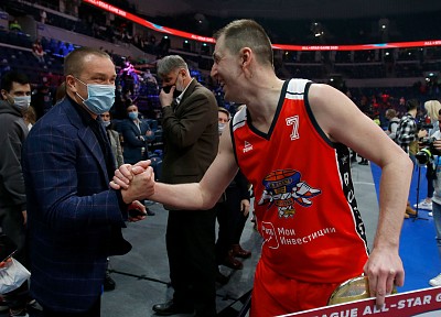 Андрей Ватутин и Виталий Фридзон (фото: М. Сербин, cskabasket.com)