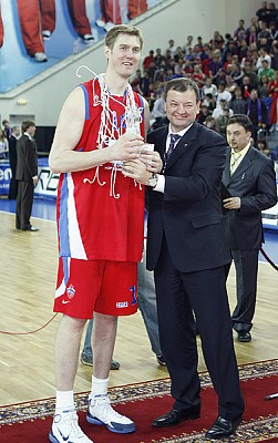 MVP турнира Алексей Саврасенко и Сергей Кущенко (фото М. Сербин)