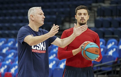 Emil Rajkovic and Anton Astapkovich (photo: T. Makeeva, cskabasket.com)