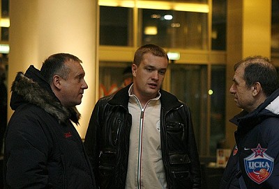 Юрий Юрков, Андрей Ватутин и Аскер Барчо (фото М. Сербин, cskabasket.com)
