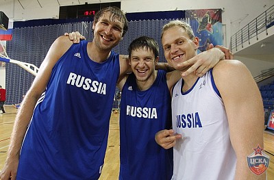Дмитрий Соколов, Евгений Воронов и Антон Понкрашов (фото: М. Сербин, cskabasket.com)