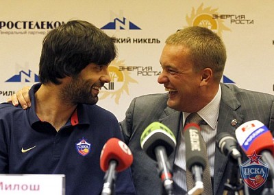 Милош Теодосич и Андрей Ватутин (фото Т. Макеева, cskabasket.com)