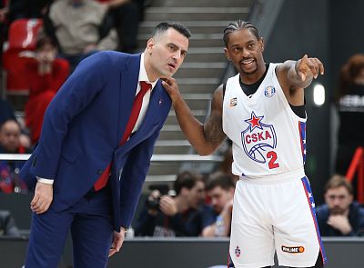 Андреас Пистиолис и Каспер Уэйр (фото: М. Сербин, cskabasket.com)