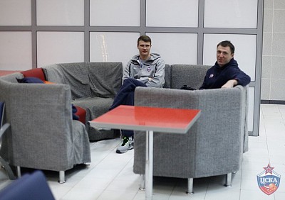 Андрей Воронцевич и Виталий Фридзон (фото: М. Сербин, cskabasket.com)