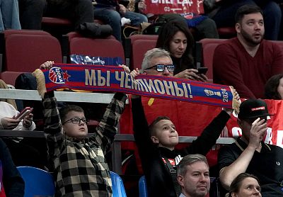 Болельщики ЦСКА (фото: М. Сербин, cskabasket.com)