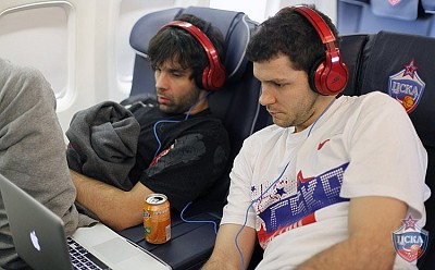 Милош Теодосич и Владимир Мицов (фото М. Сербин, cskabasket.com)