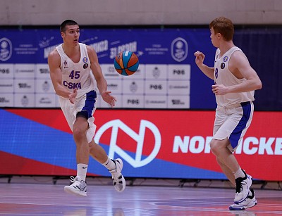 Максим Макаров и Владислав Михеев (фото: М. Сербин, cskabasket.com)