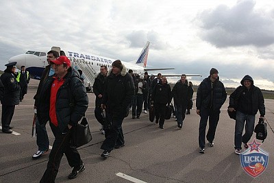 ЦСКА в аэропорту Мариуполя (фото М. Сербин, cskabasket.com)