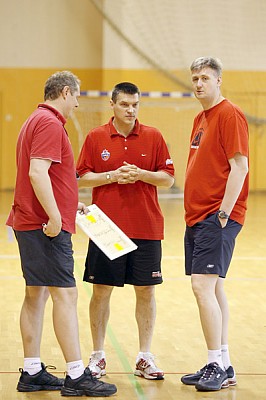 Тренерский штаб (фото cskabasket.com)