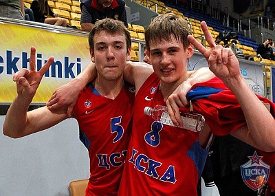 Александр Мартынов и Вячеслав Федорченко (фото Т. Макеева, cskabasket.com)