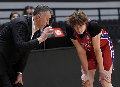 Александр Гусев и Егор Колесник (фото: Т. Макеева, cskabasket.com)