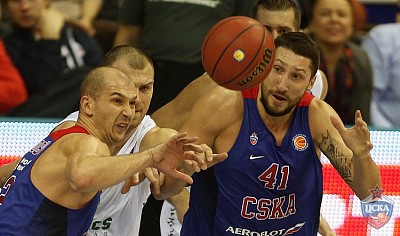Pаvel Korobkov and Nikita Kurbanov (photo: M. Serbin, cskabasket.com)