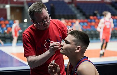  Роман Сметанин и Дмитрий Радулов (фото: Т. Макеева, cskabasket.com)