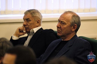 Георгий Ярцев и Олег Романцев (фото М. Сербин, cskabasket.com)