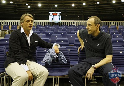 Роберто Манчини и Этторе Мессина (фото М. Сербин, cskabasket.com)