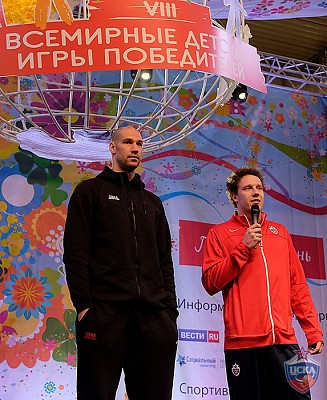 Джеймс Огастин и Дмитрий Кулагин (фото: М. Сербин, cskabasket.com)