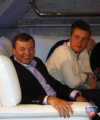Сергей Кущенко и Андрей Ватутин (фото Т. Макеева, cskabasket.com)