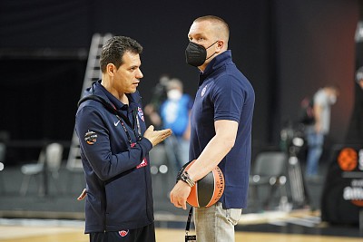 Димитрис Итудис и Андрей Ватутин (фото: Т. Макеева, cskabasket.com)