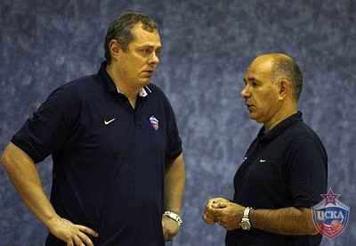 Дмитрий Шакулин и Эмануэле Молин (фото М. Сербин, cskabasket.com)