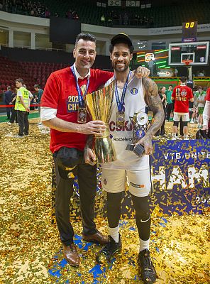 Андреас Пистиолис и Мело Тримбл (фото: М. Сербин, cskabasket.com)