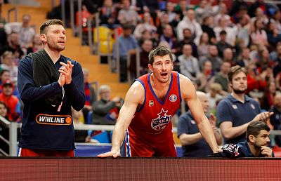 Иван Ухов и Лука Митрович (фото: М. Сербин, cskabasket.com)