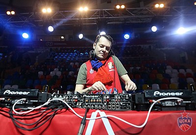 DJ Паша Кореец (фото: М. Сербин, cskabasket.com)