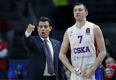 Димитрис Итудис и Виталий Фридзон (фото: М. Сербин, cskabasket.com)