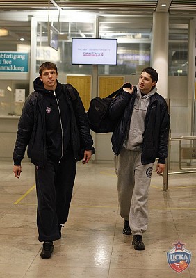 Виктор Хряпа и Никита Курбанов (фото М. Сербин, cskabasket.com)
