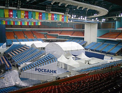 The mounting of tents (photo cskabasket.com)