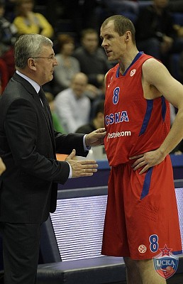 Йонас Казлаускас и Рамунас Шишкаускас (фото М. Сербин, cskabasket.com)