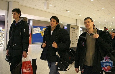 Артем Забелин, Никита Курбанов и Захар Пашутин (фото М. Сербин, cskabasket.com)