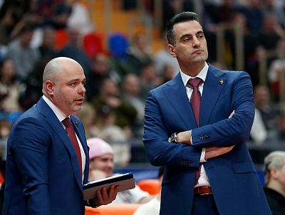 Денис Годлевский и Андреас Пистиолис (фото: М. Сербин, cskabasket.com)