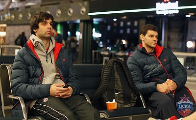 Милош Теодосич и Владимир Мицов (фото: М. Сербин, cskabasket.com)