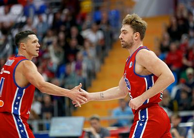 Семён Антонов и Александр Ганькевич (фото: М. Сербин, cskabasket.com)