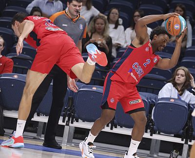 Семён Антонов и Каспер Уэйр (фото: Т. Макеева, cskabasket.com)