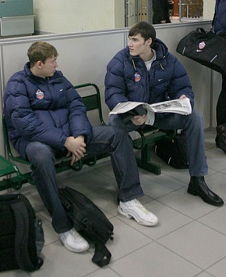 Василий Заворуев и Владимир Дячок (фото cskabasket.com)