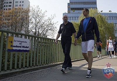 Андрей Орос и Рамунас Шишкаускас (фото М. Сербин, cskabasket.com)